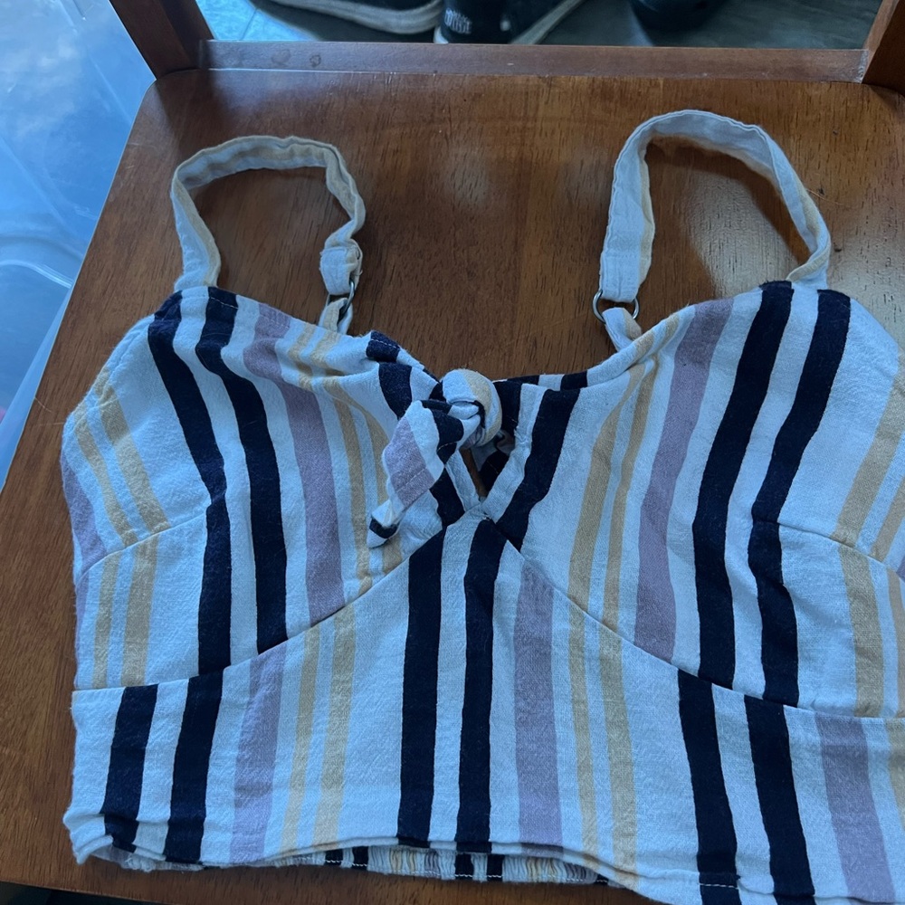 Hollister size medium cropped tank